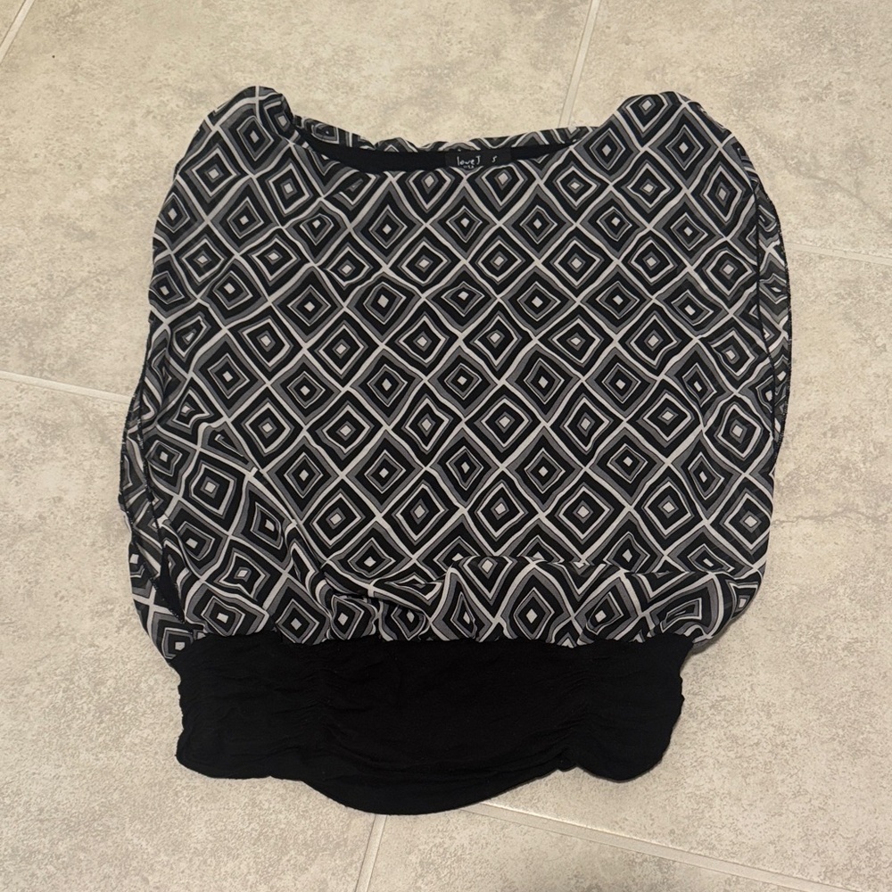 Love J Monochrome Geometric Pattern Top